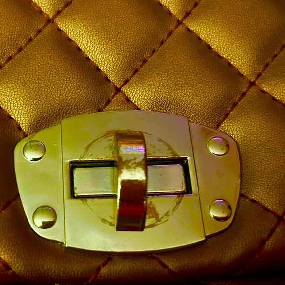 Jing Pin Pi Ju Quilted Metallic Bag Gold Chain Strap and Detachable Strap EUC - Picture 6 of 7